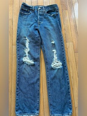 LNC Levi's Wedgie Straight distressed jeans